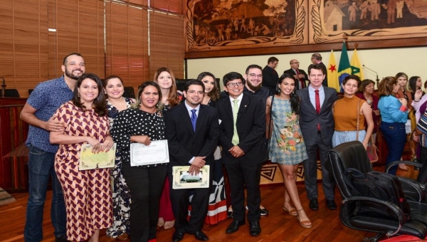 A pedido de Jenilson, Aleac realiza sessão solene em homenagem aos médicos 